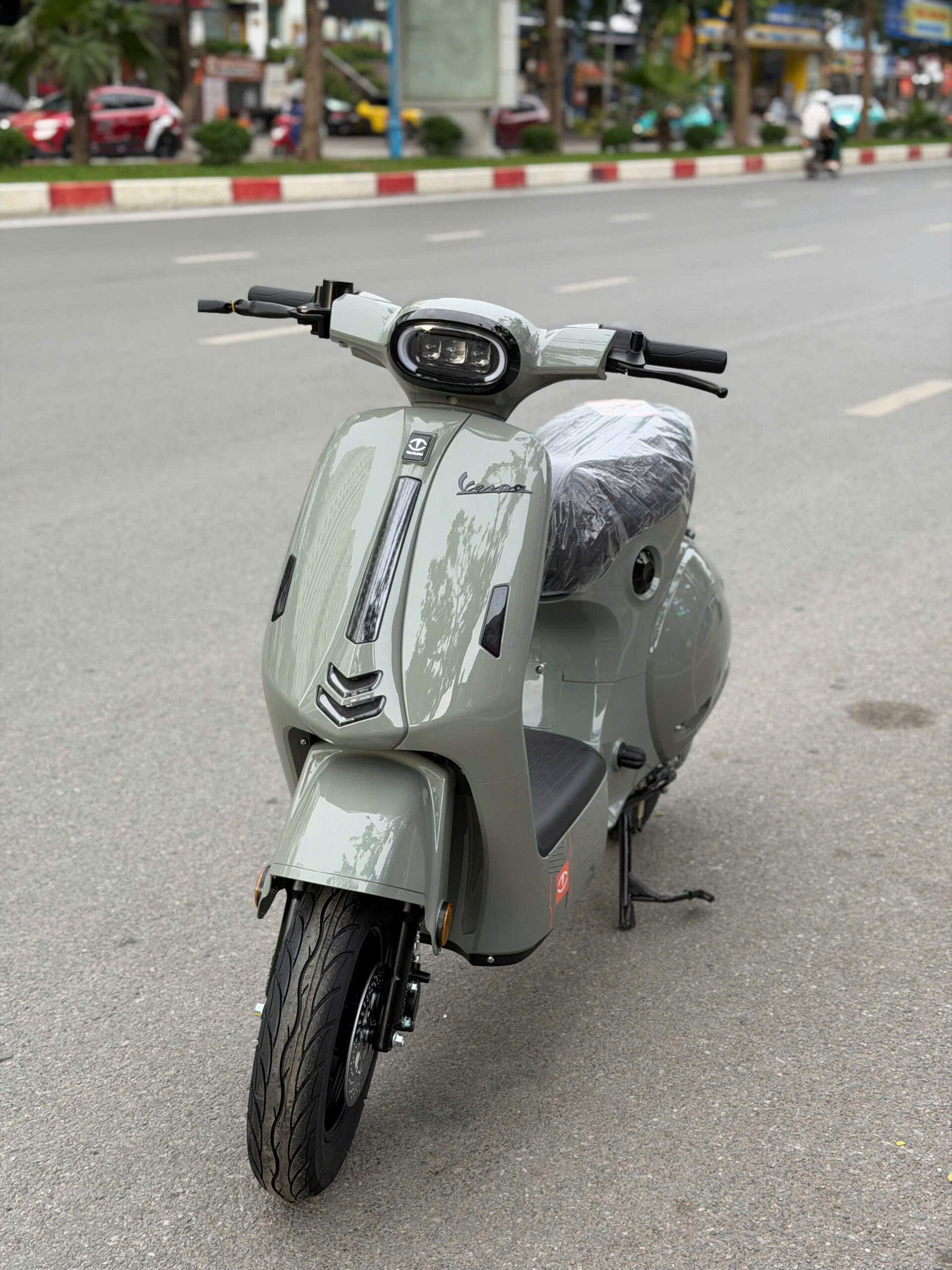 XE ĐIỆN HOT TREND DÁNG VESPA