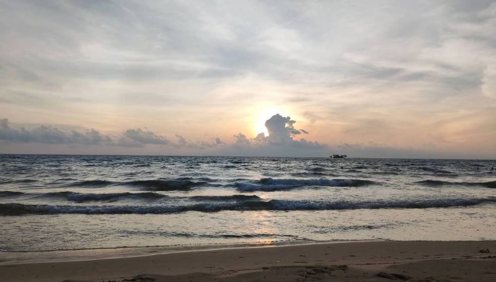 Bãi biển nổi tiếng với vẻ đẹp hoang sơ cùng dòng nước xanh mát và trong lành | Cảnh đẹp Phú Quốc